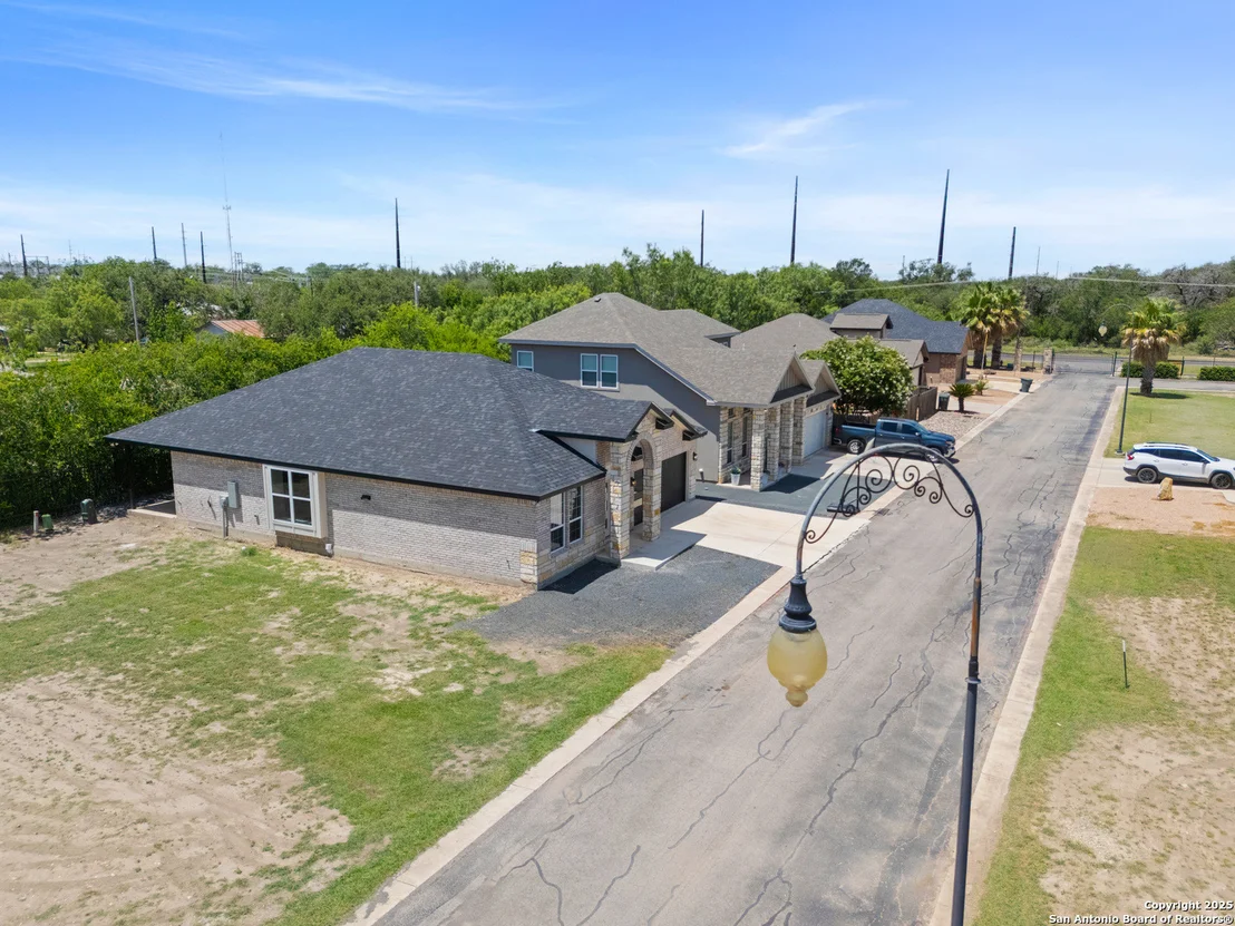 Photo of 109 Sutton PL