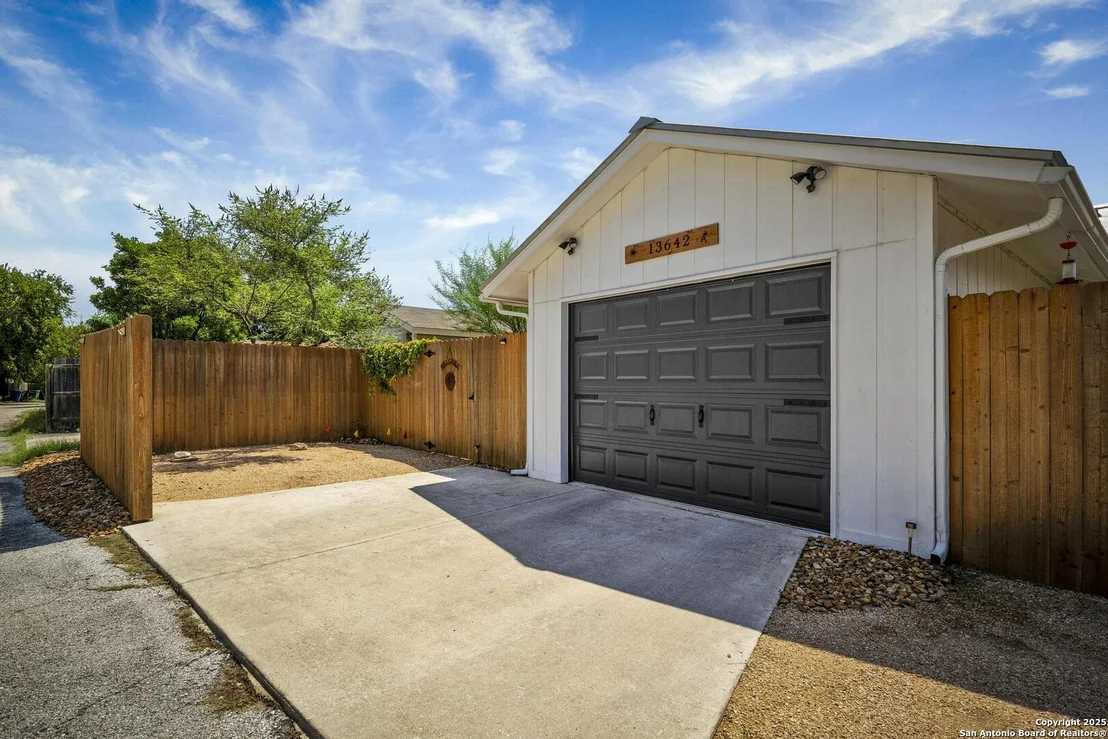 Photo of 13642 Princes Knolls