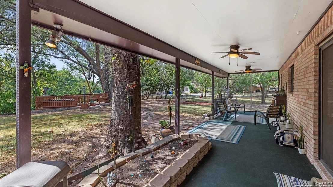 Photo of 949 Burges