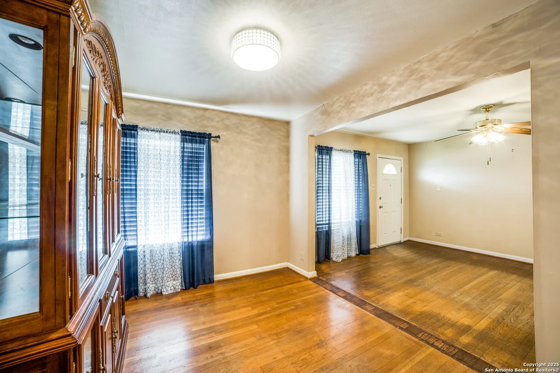 Photo of 1011 Thorain Blvd