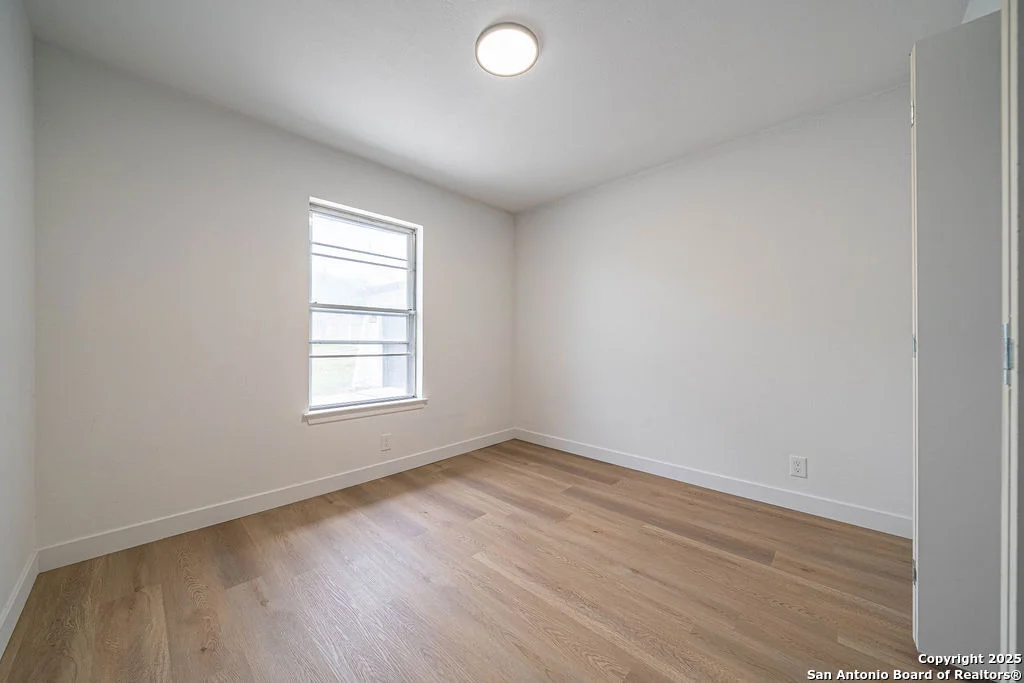 Photo of 7817 Hollow Oak