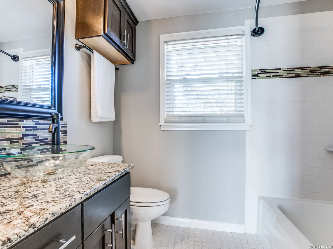 Photo of 411 Devonshire Dr