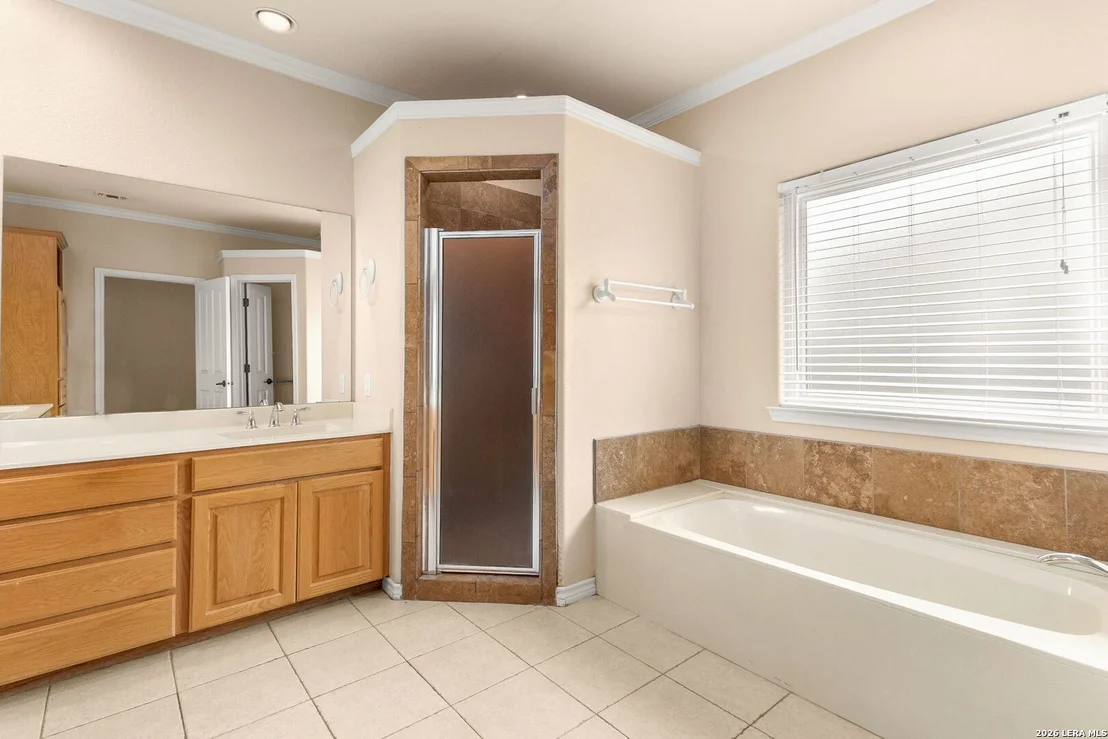 Photo of 809 Saint James