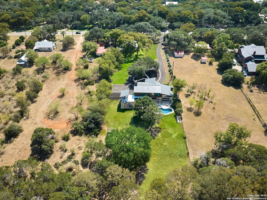 Photo of 353 Lakeview Blvd