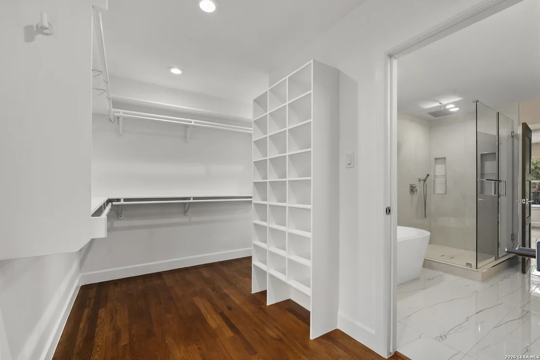 Photo of 114 CLOVERLEAF AVE
