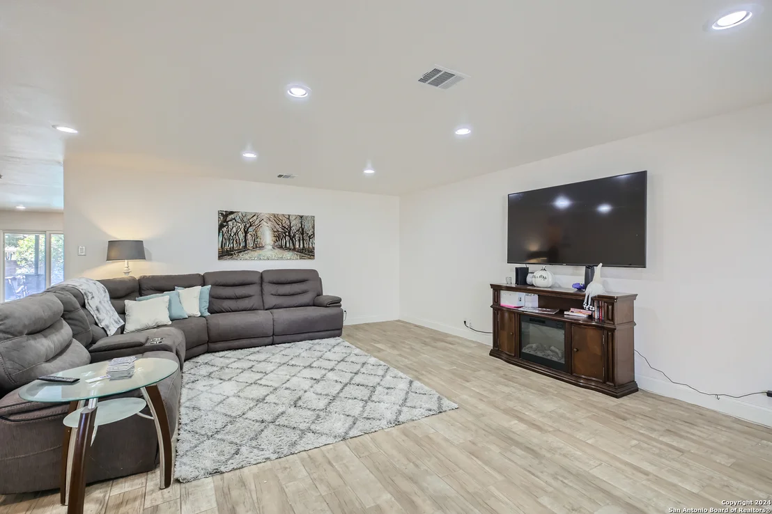 Photo of 9046 MANSFIELD