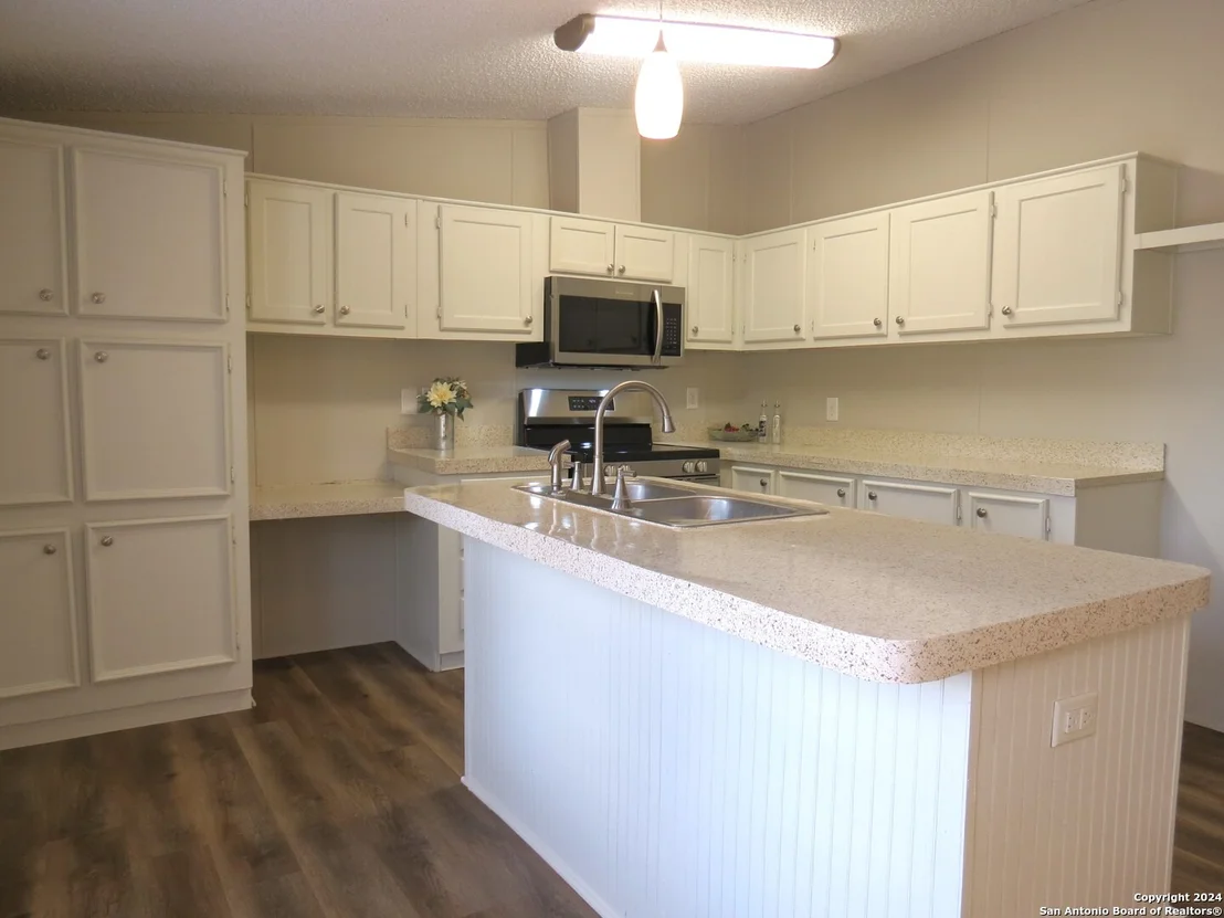 Photo of 315 LORAINE DR