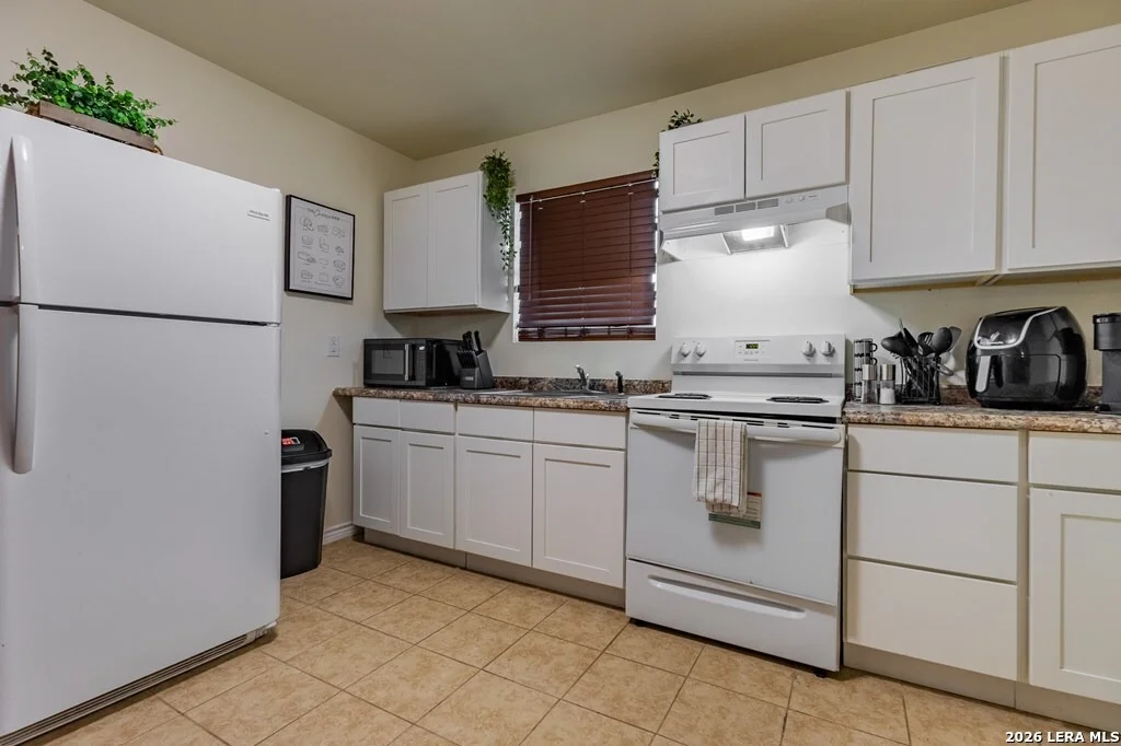 Photo of Unit UNIT4 at 391 Riverside Drive