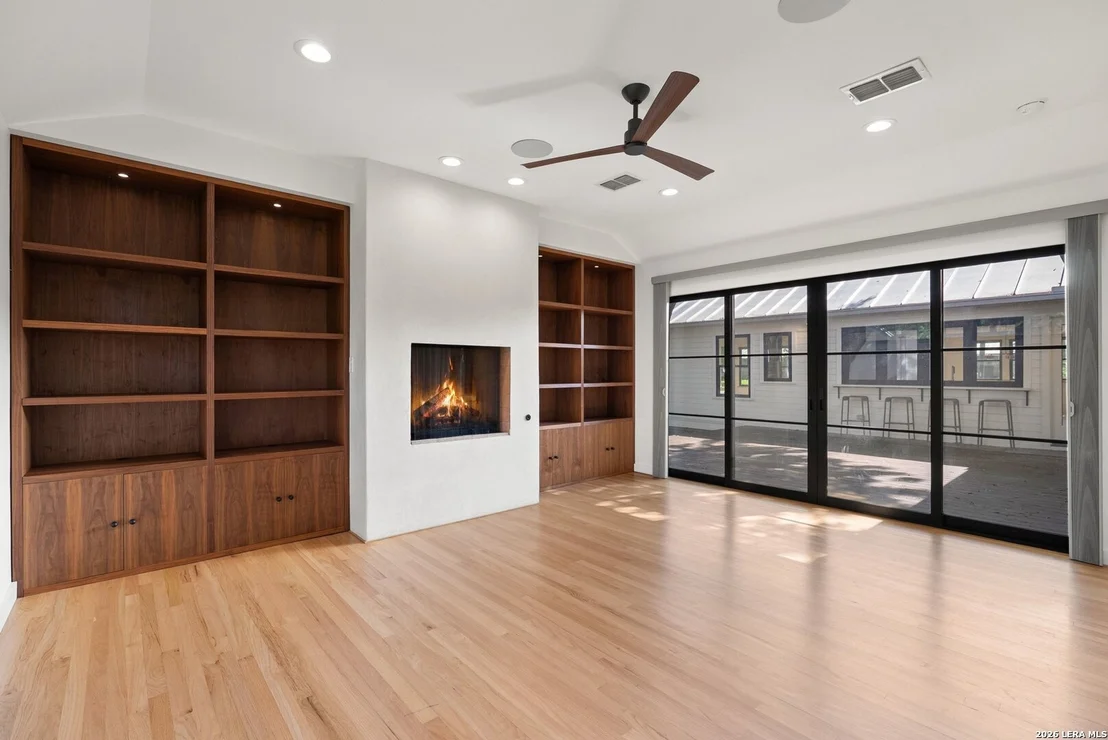 Photo of 1402 HUTTO RD