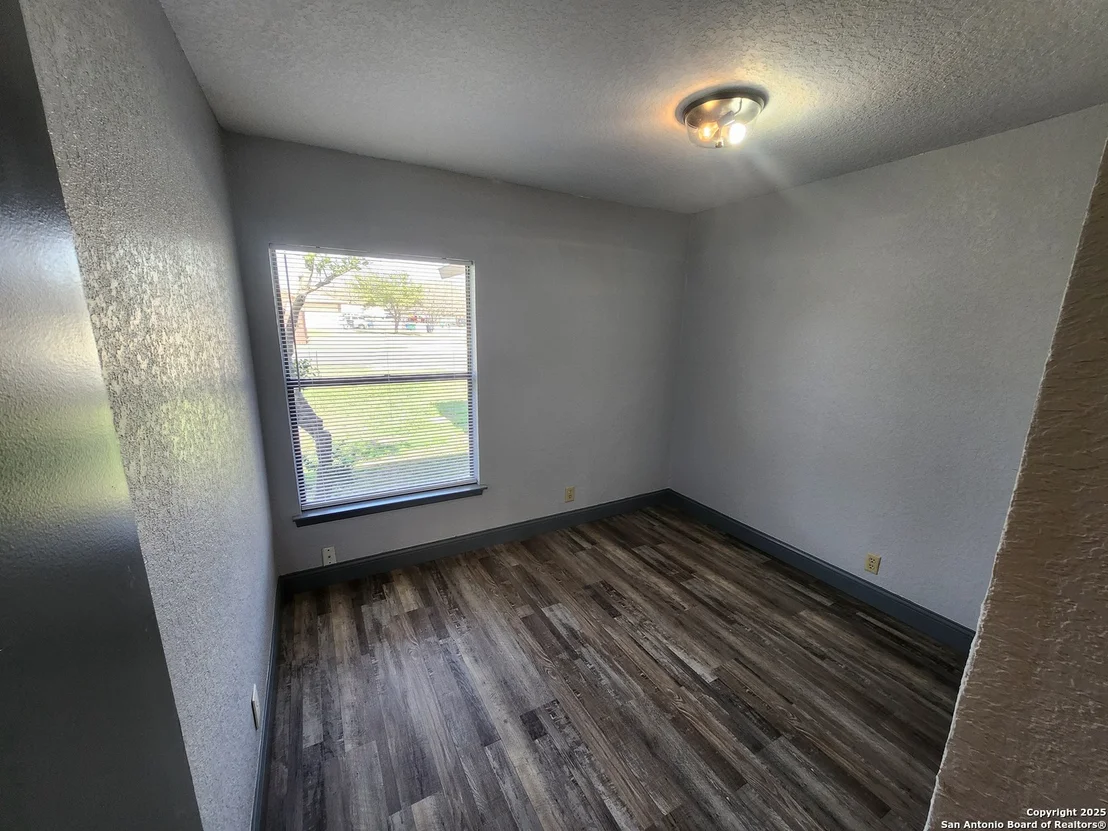 Photo of 918 ROLLING ROCK DR
