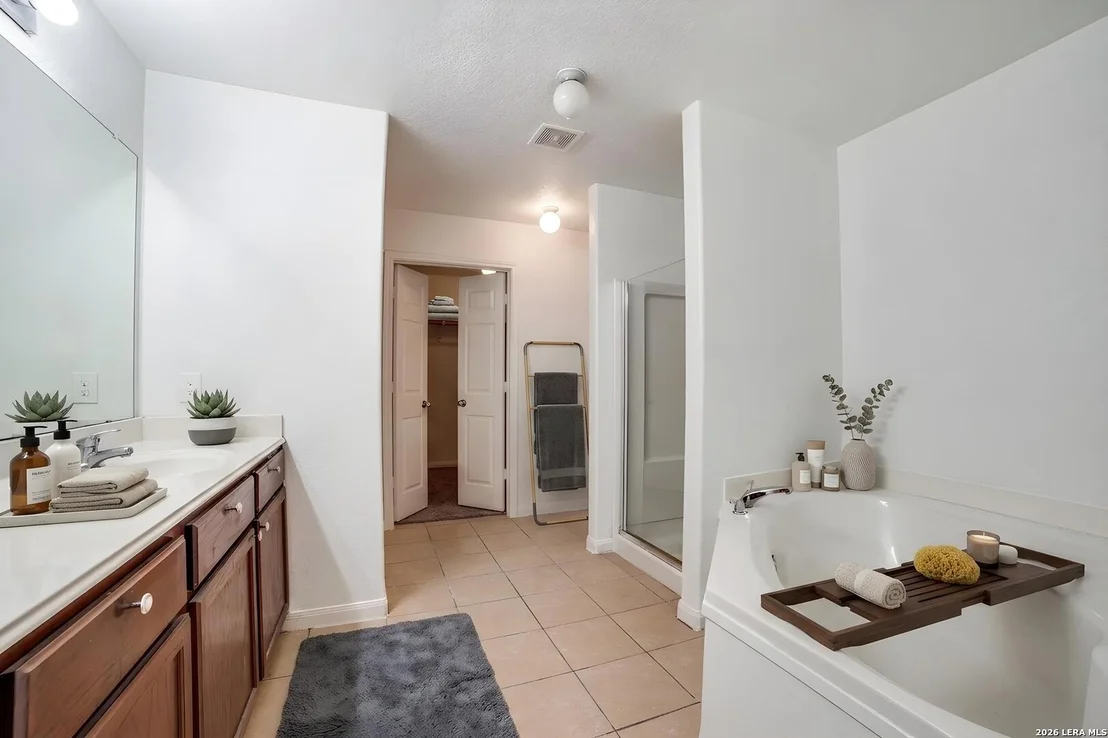 Photo of 6626 Luckey Tree