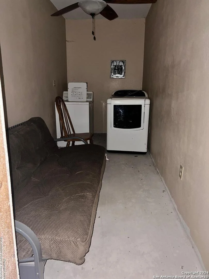 Photo of 290 River Oaks