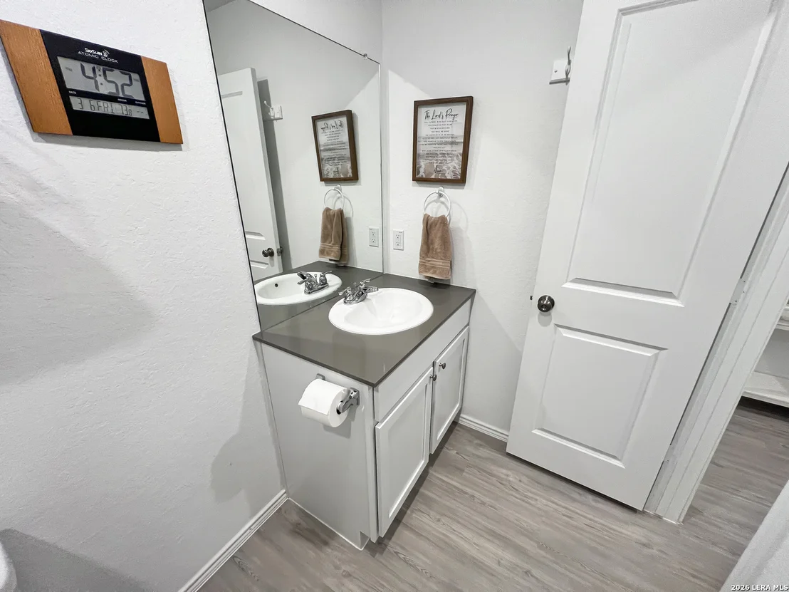 Photo of 1072 Shutter Way