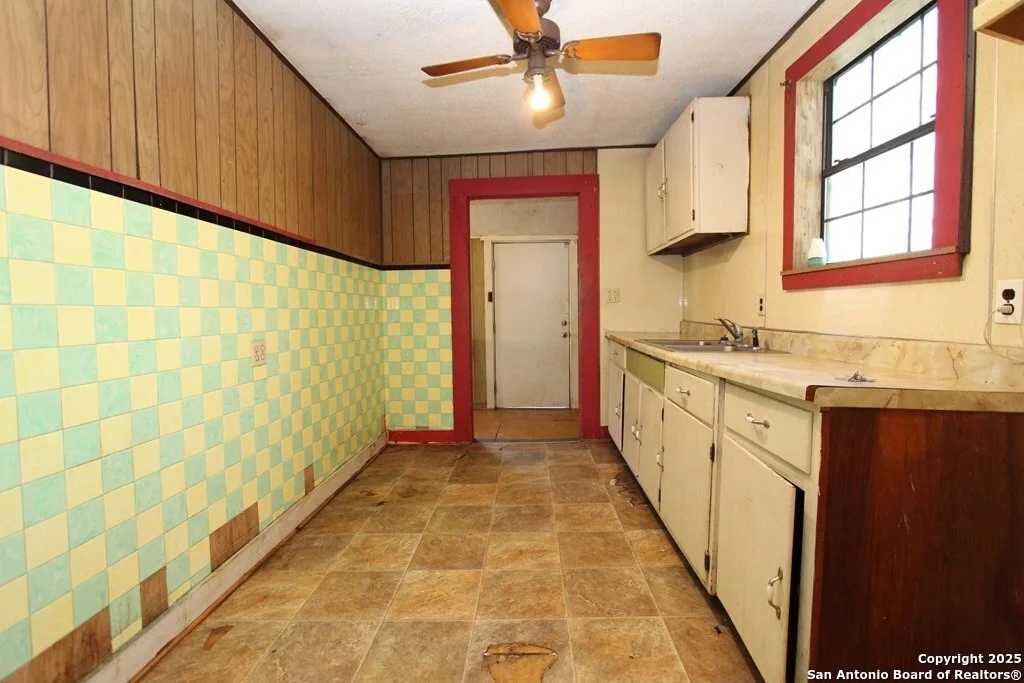 Photo of 909 N Ave B