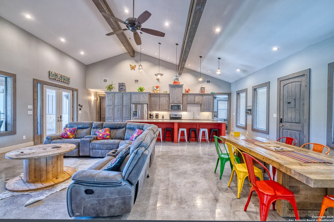 Photo of 989 Mountain Valley Drive