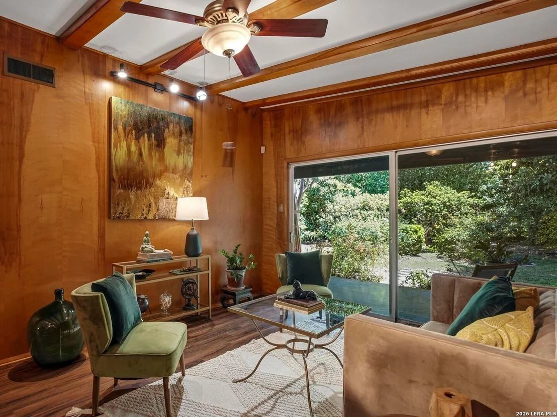 Photo of 1834 Edgehill Drive