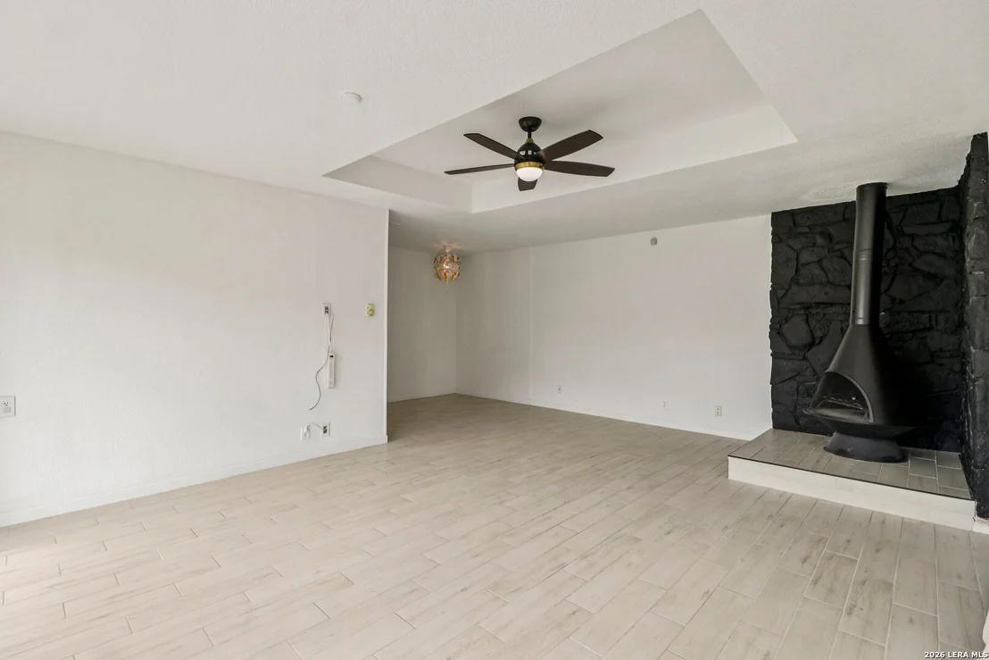 Photo of 302 WEATHERCOCK LN