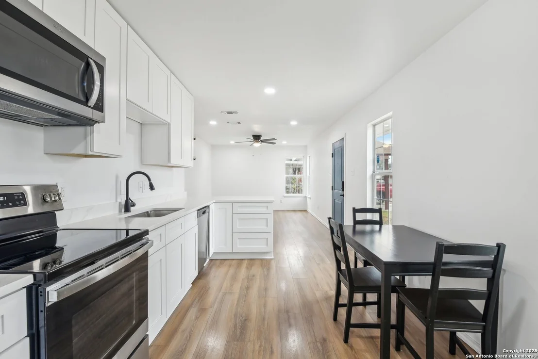 Photo of 843 Deely Place