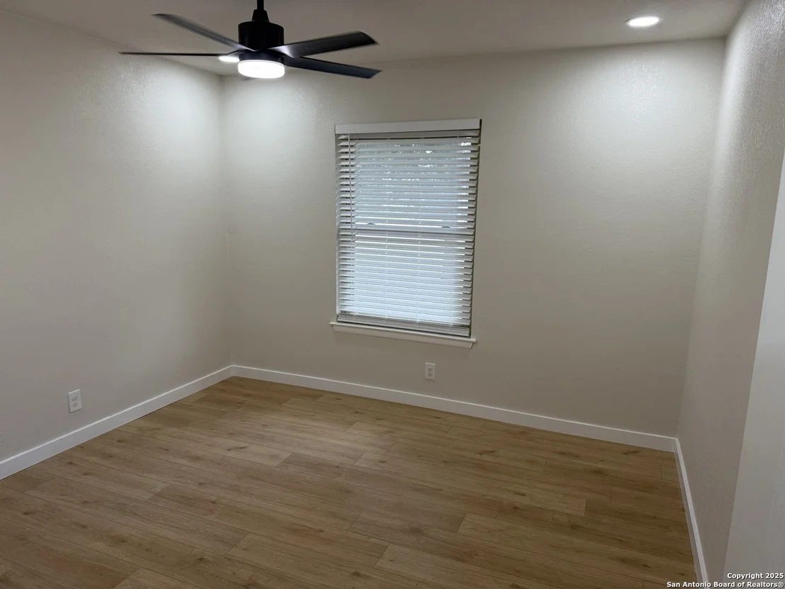 Photo of 6831 Spring Rose