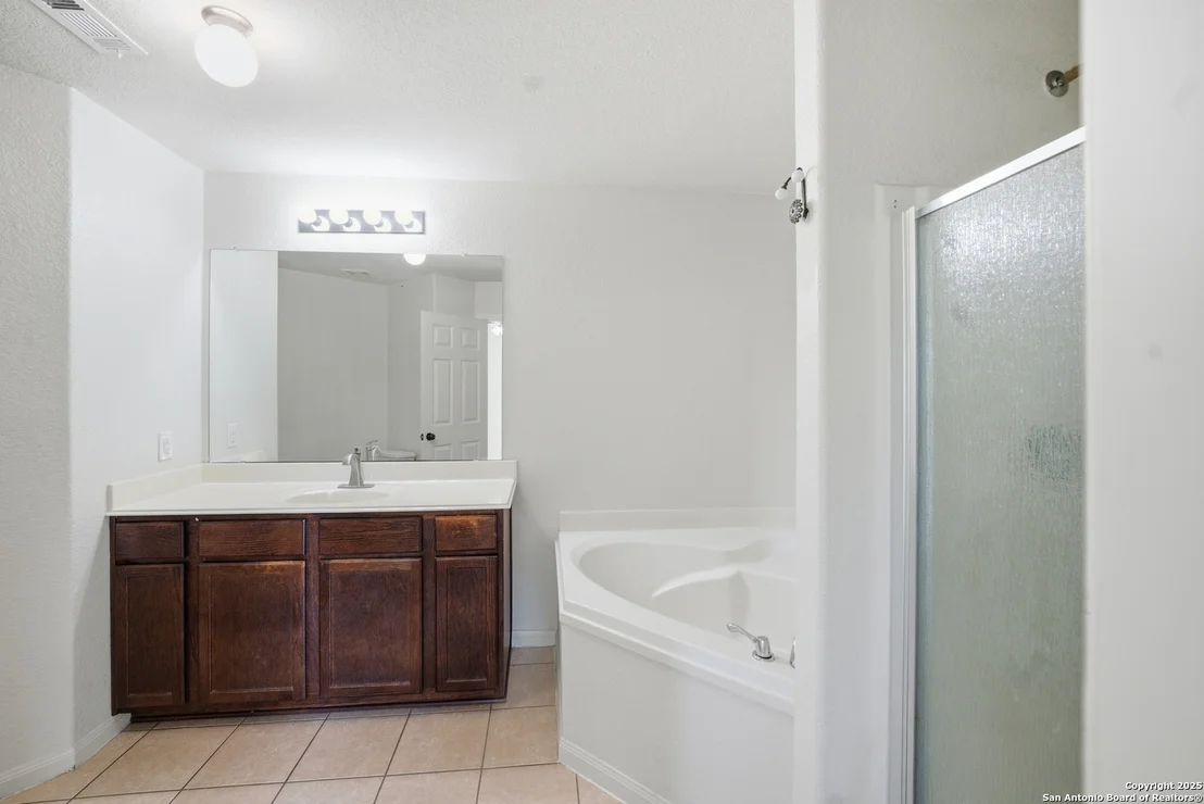 Photo of 6810 Luckey