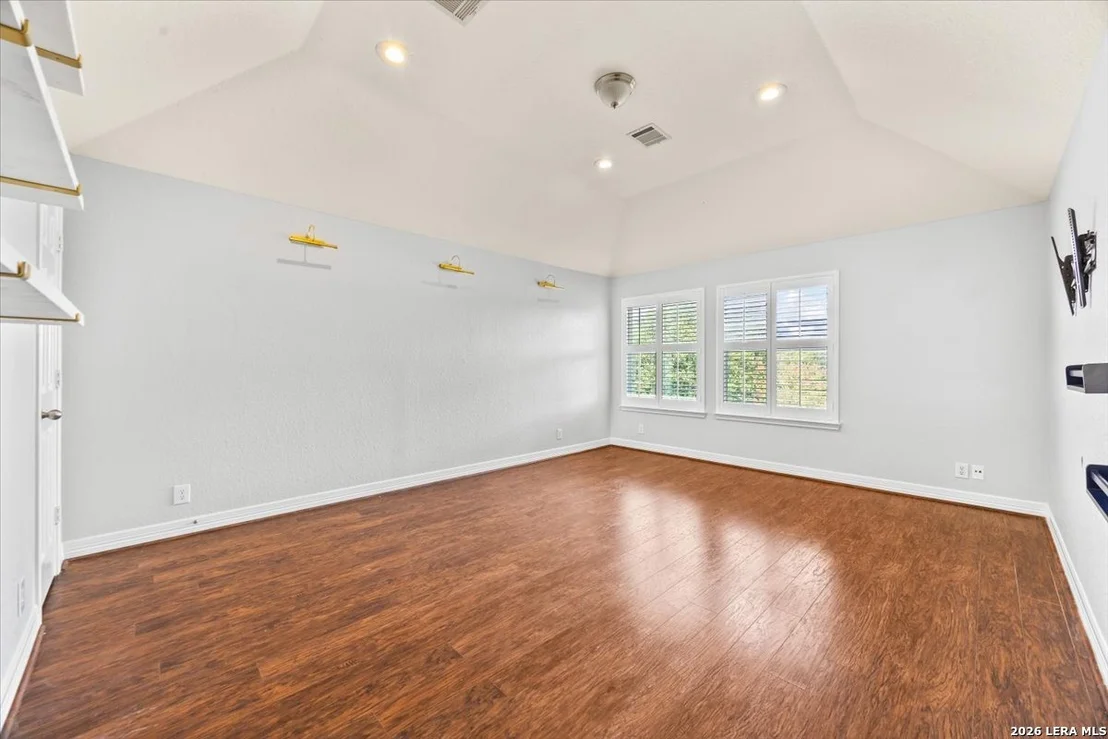 Photo of 430 White Cyn