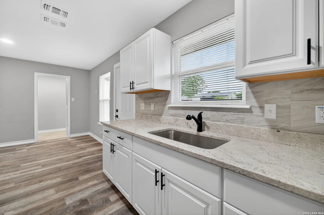 Photo of 5871 Castle Lk