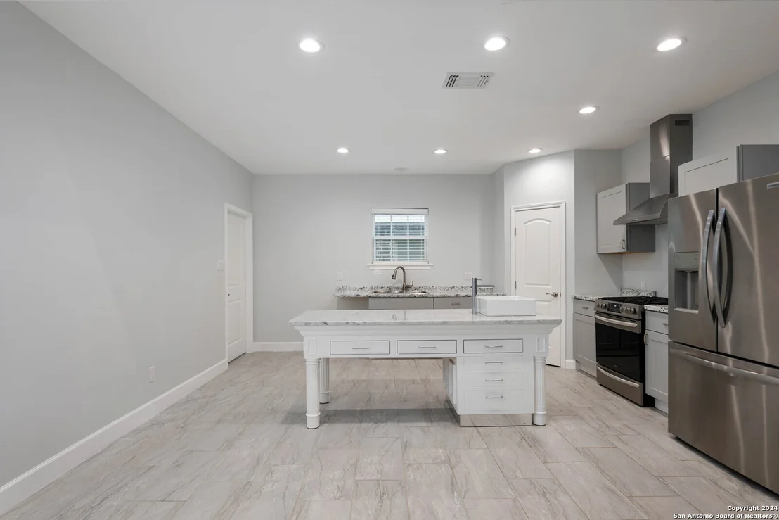 Photo of 210 GLENTOWER DR