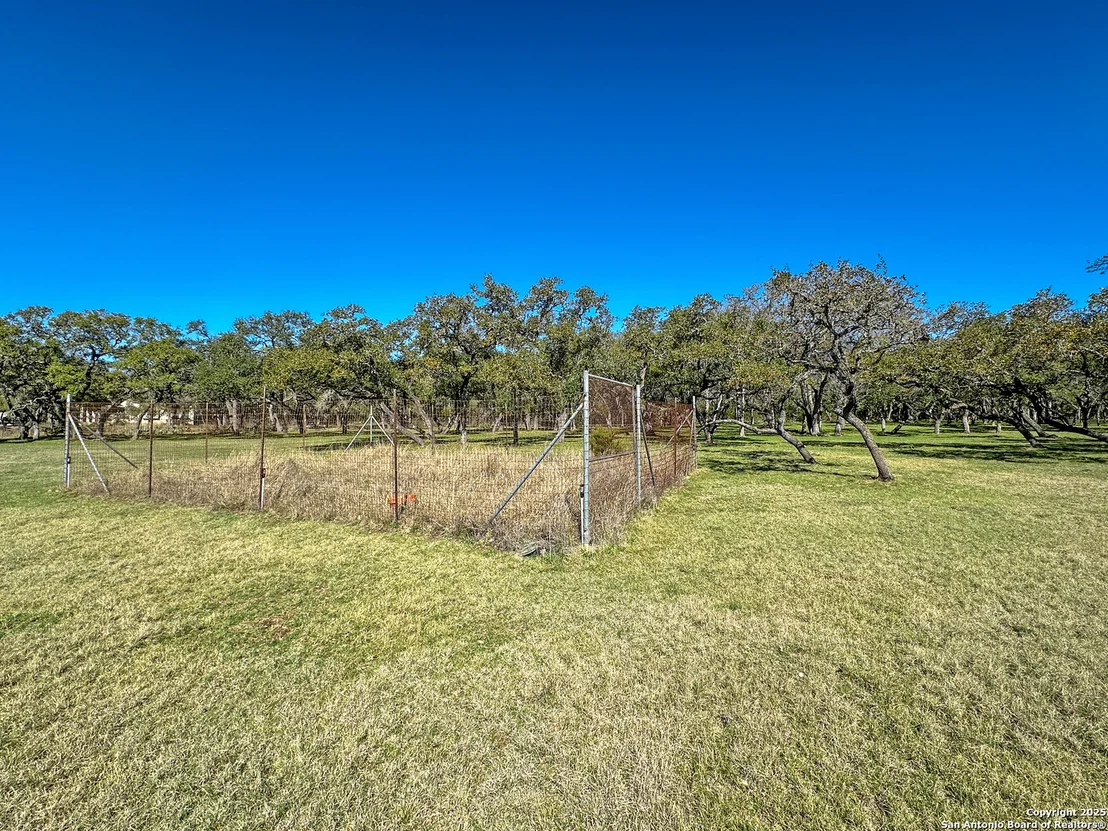 Photo of 582 Whispering Oaks
