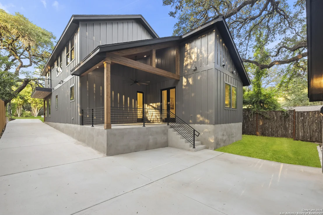 Photo of 434 College Blvd