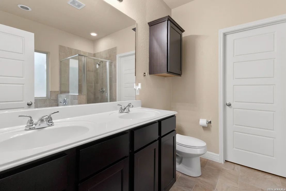 Photo of 617 COMMUNITY DR