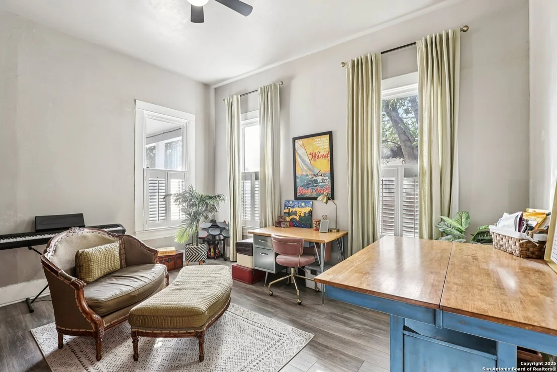 Photo of 721 Saint James
