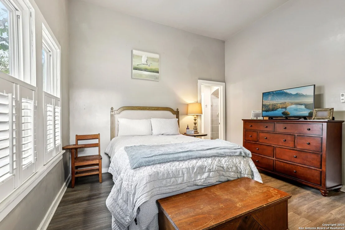 Photo of 721 Saint James