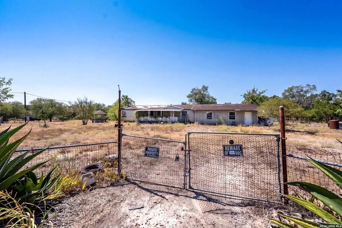 Photo of 990 Hillcrest Trl