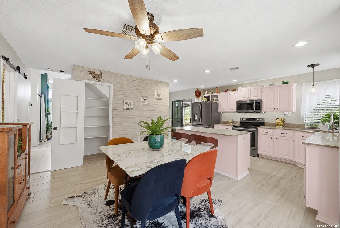 Photo of 302 HORNBEAN LN