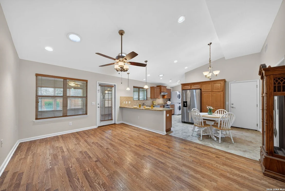 Photo of 121 Fort Wayne