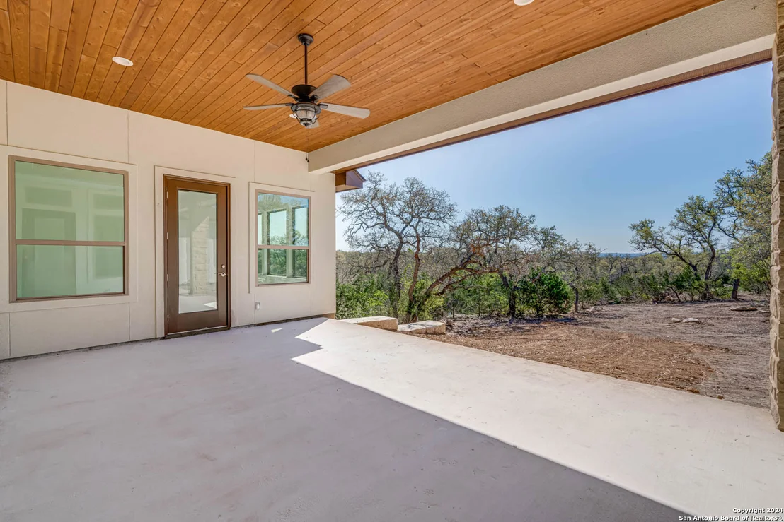 Photo of 921 ESCADA