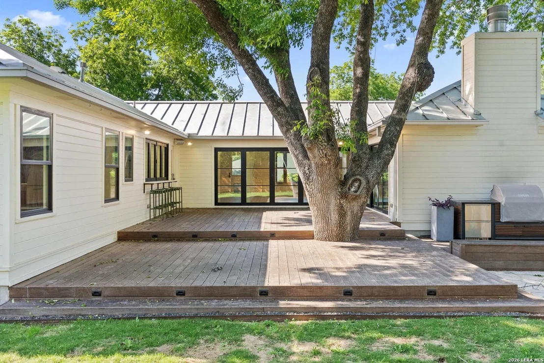 Photo of 1402 HUTTO RD