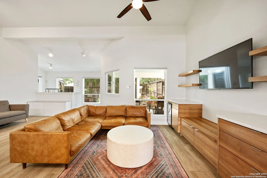 Photo of 3467 River Way