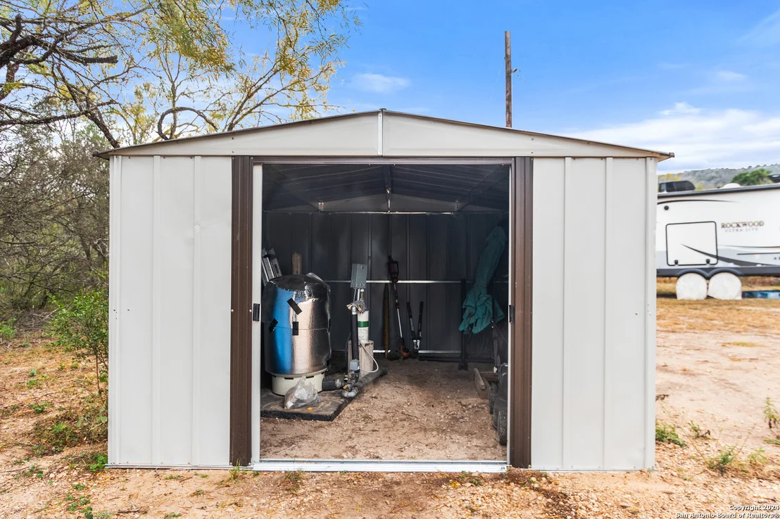 Photo of 1140 Private Road 2415