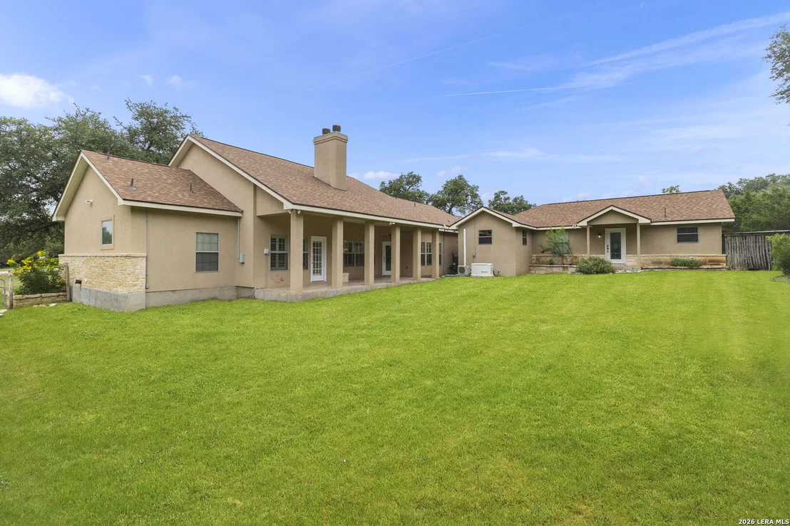Photo of 128 Comal Oak