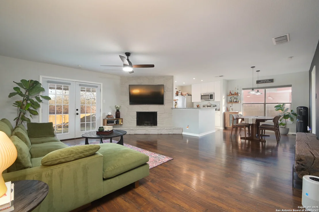 Photo of 814 Tibbits