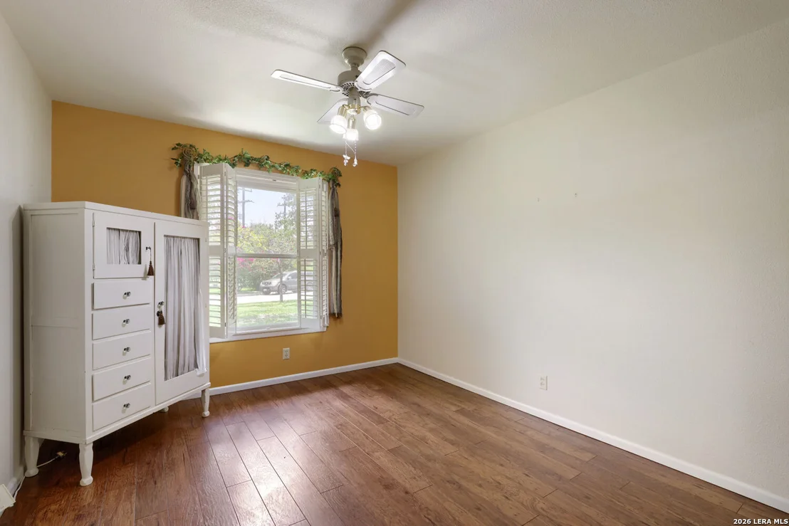 Photo of 105 HARRIETT DR