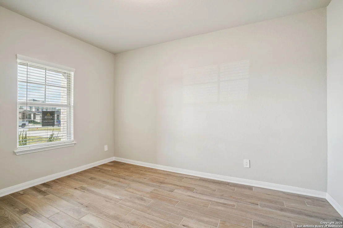 Photo of 10295 King Robert