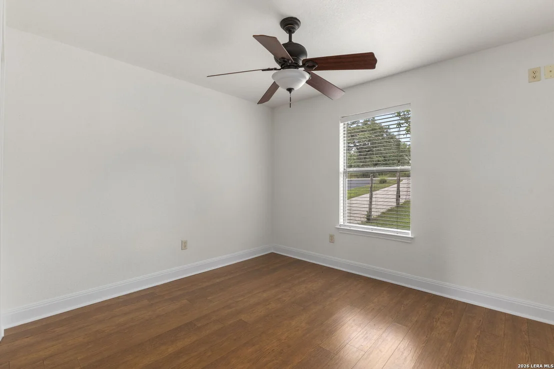 Photo of 128 Comal Oak