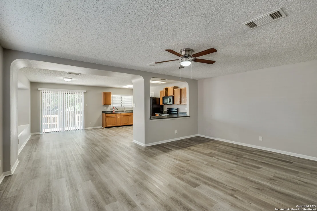 Photo of 8018 ROBBINS GLADE
