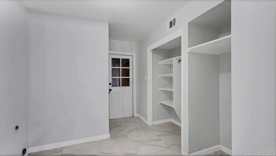 Photo of 350 FENWICK DR