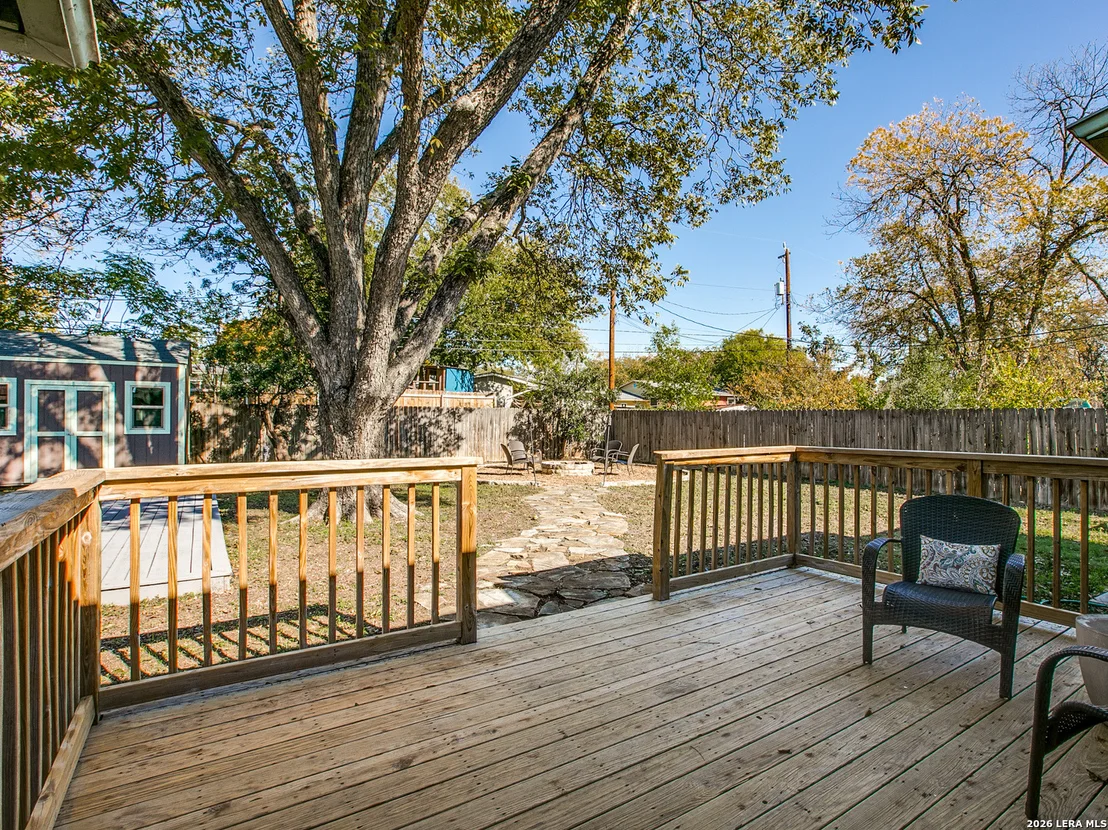 Photo of 411 Devonshire Dr