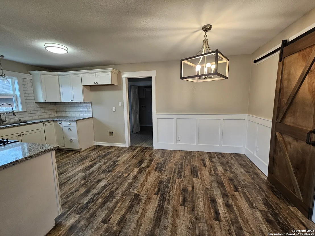 Photo of 4751 Lark