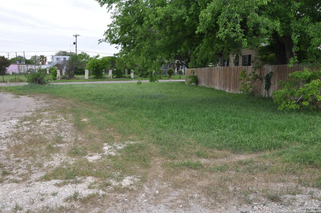 Photo of 411 ADRIAN DR