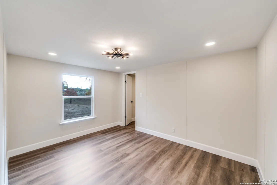 Photo of 551 BIG OAK DR